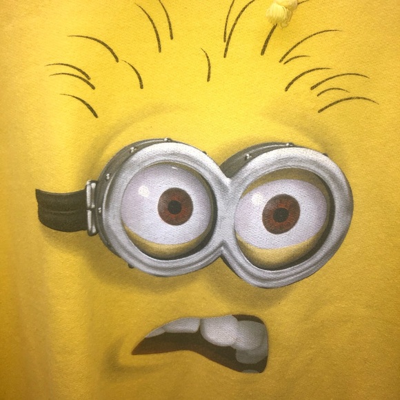 Universal Studios minion sweater - Picture 3 of 3